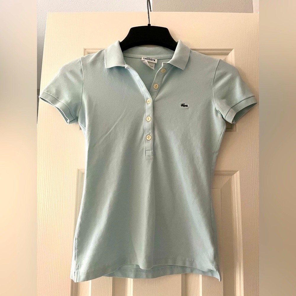 Lacoste women’s slim fit short-sleeve polo in light blue size xs (34)